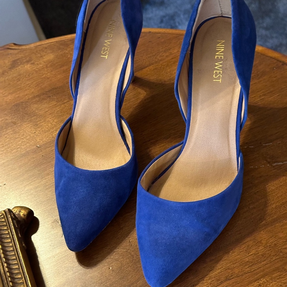 Nine West blue suede heels. Gently worn. Size 9.5 - Picture 5 of 5